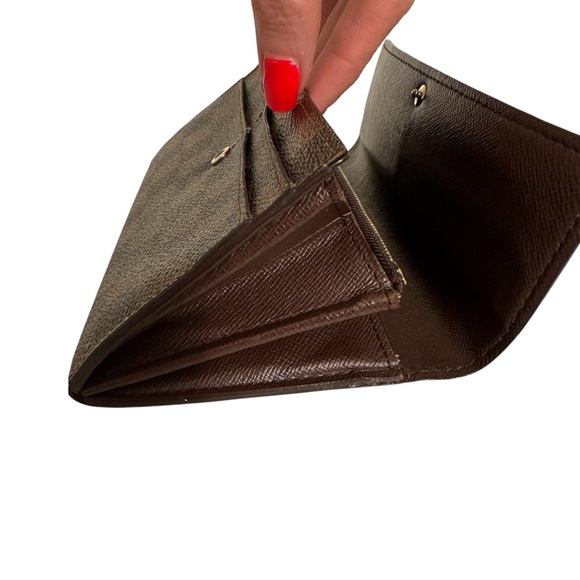 Louis Vuitton Damier Ebene Sarah Long Wallet - Picture 9 of 15